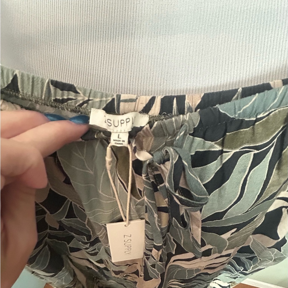Z Supply Leaf Pattern Wide Leg Pants NWT - Picture 8 of 8